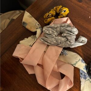 Floral and Solid Hair Scrunchies Set